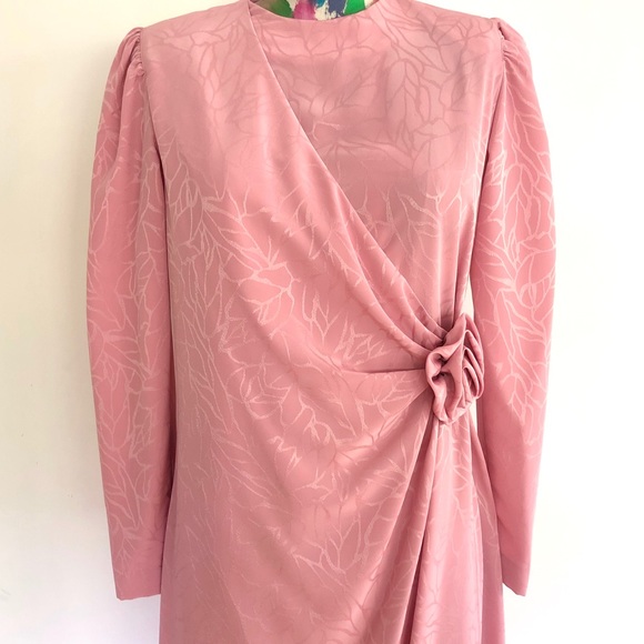 🩰VINTAGE 80s Deco Shell Pink Faux Wrap Dress - Picture 2 of 8